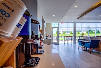 holiday inn express and suites milroy reedsville