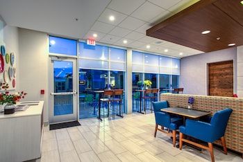 holiday inn express and suites milroy reedsville