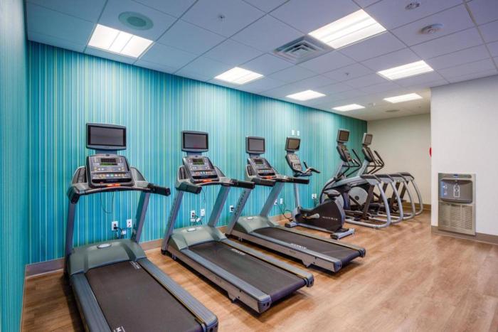 holiday inn express and suites milroy reedsville