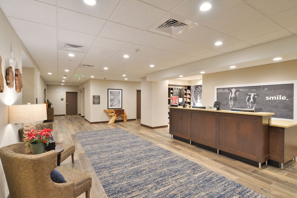hampton inn and suites menomonie uw stout