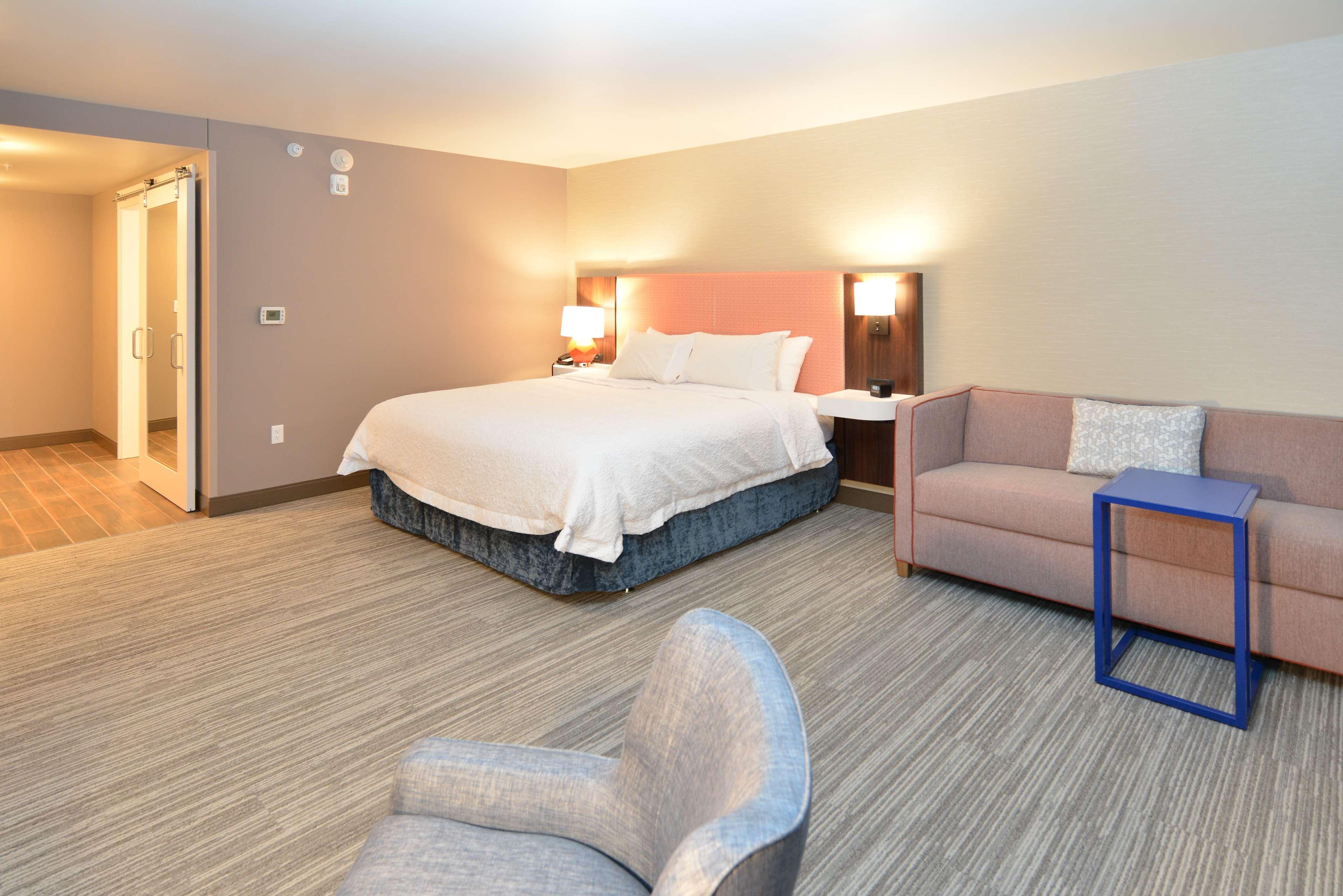 hampton inn and suites menomonie uw stout