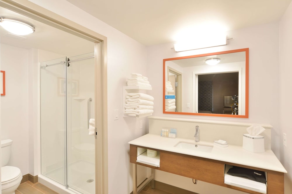 hampton inn and suites menomonie uw stout