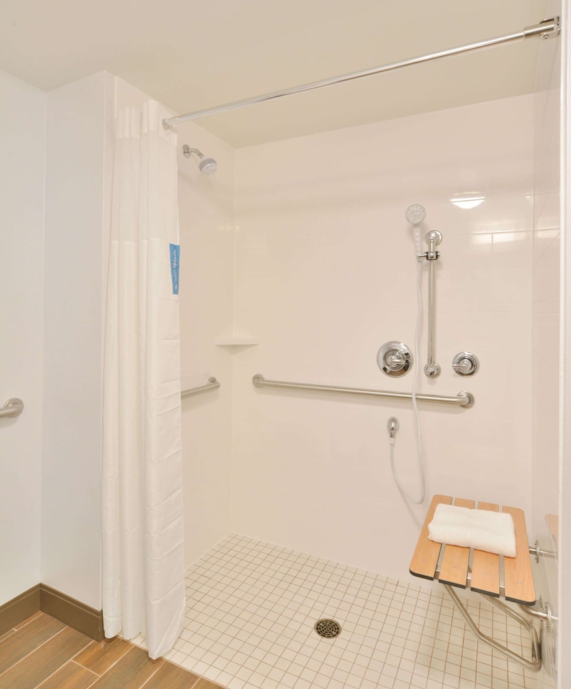 hampton inn and suites menomonie uw stout