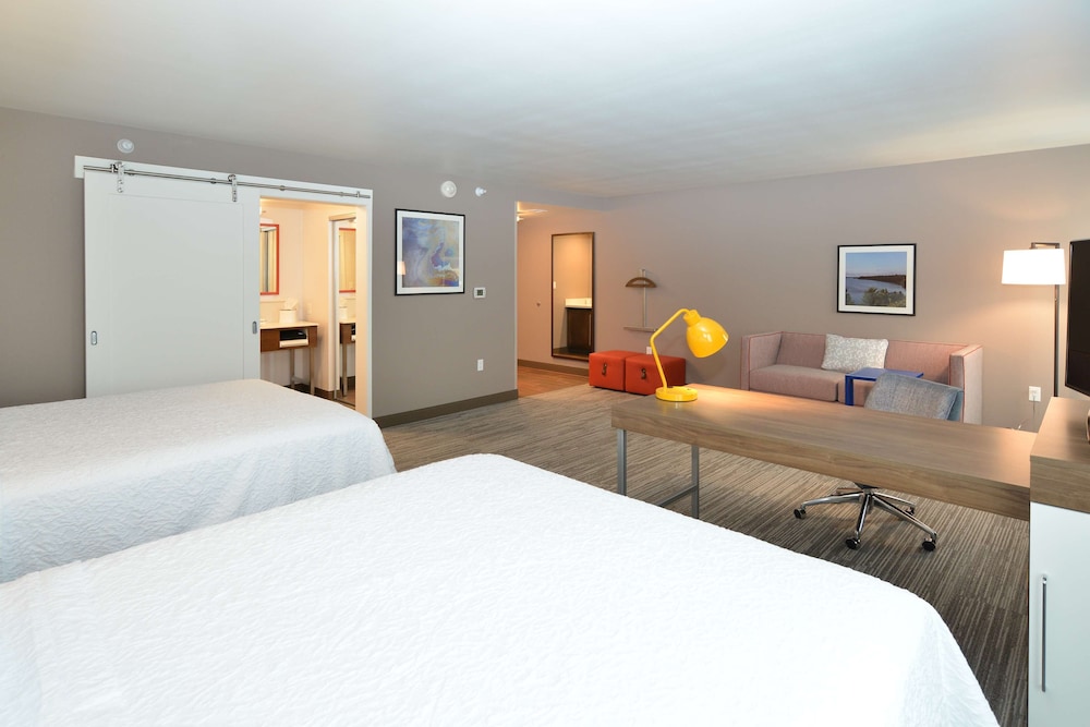 hampton inn and suites menomonie uw stout
