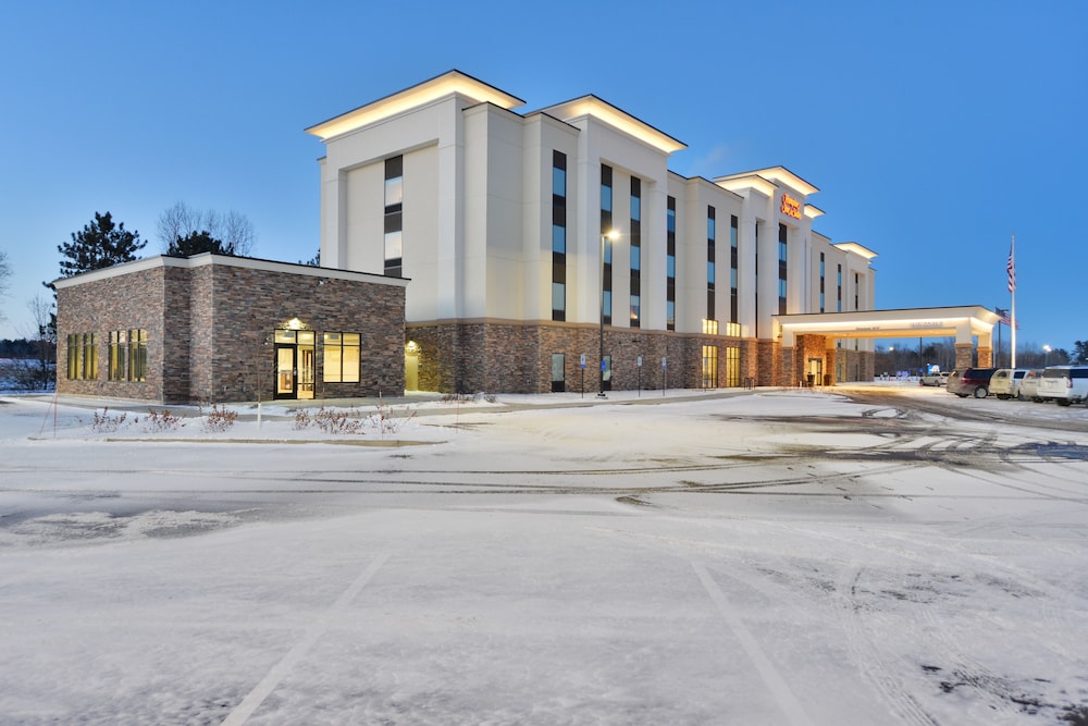 hampton inn and suites menomonie uw stout