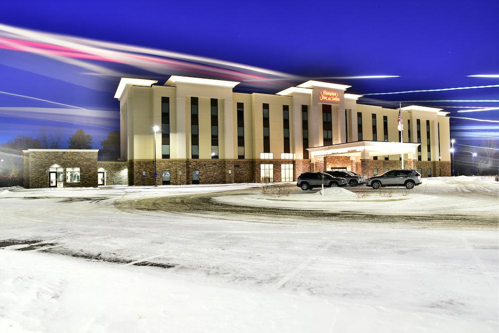hampton inn and suites menomonie uw stout