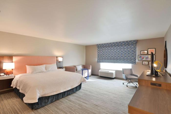 hampton inn and suites menomonie uw stout
