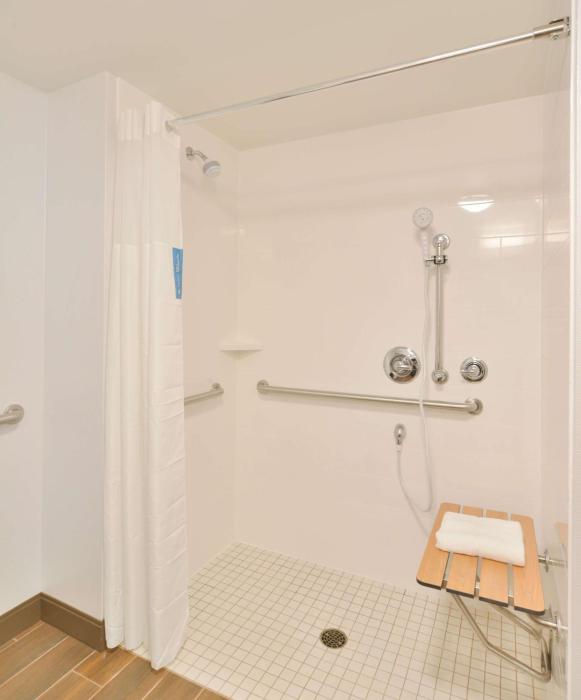 hampton inn and suites menomonie uw stout