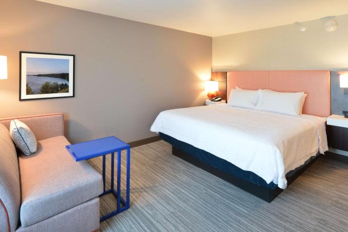 hampton inn and suites menomonie uw stout