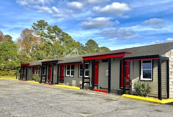 Whistling Pines - Daily & Extended Stay, Elizabeth City,Elizabeth City>>Elizabeth,2 star