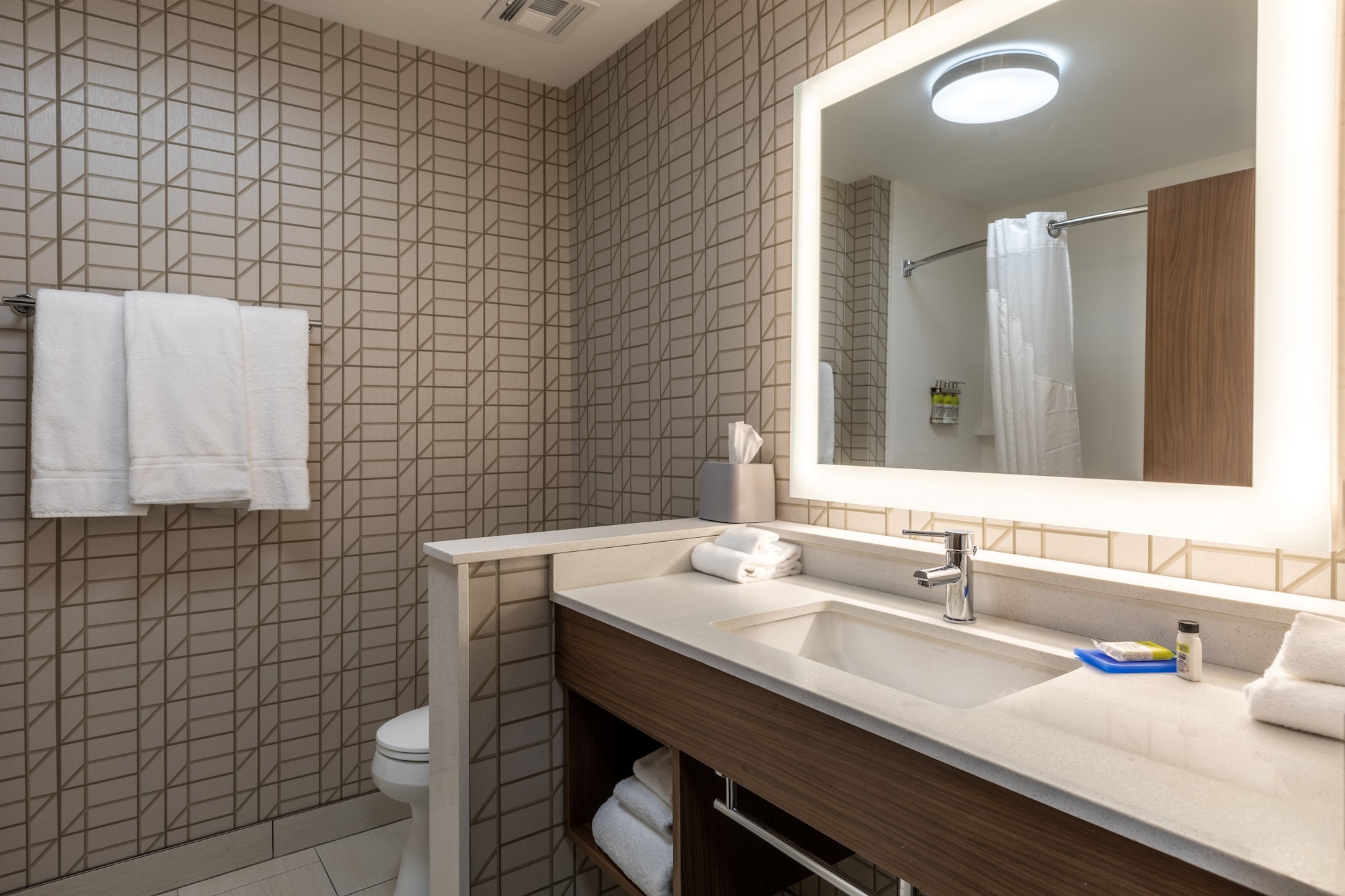 holiday inn express and suites gainesville lake lanier area
