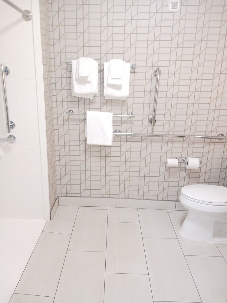 holiday inn express and suites gainesville lake lanier area