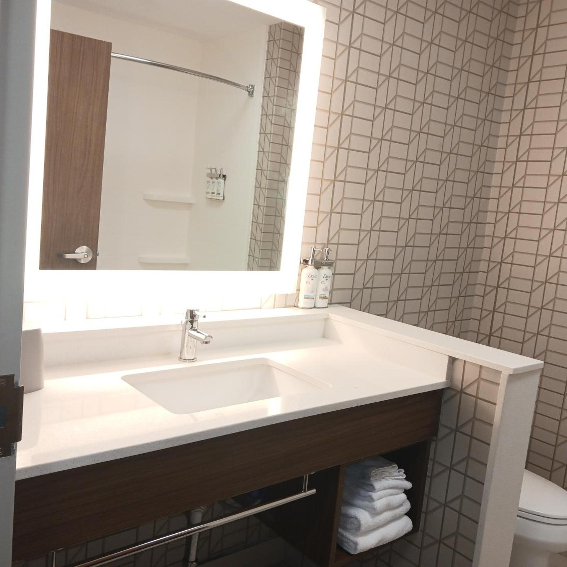 holiday inn express and suites gainesville lake lanier area