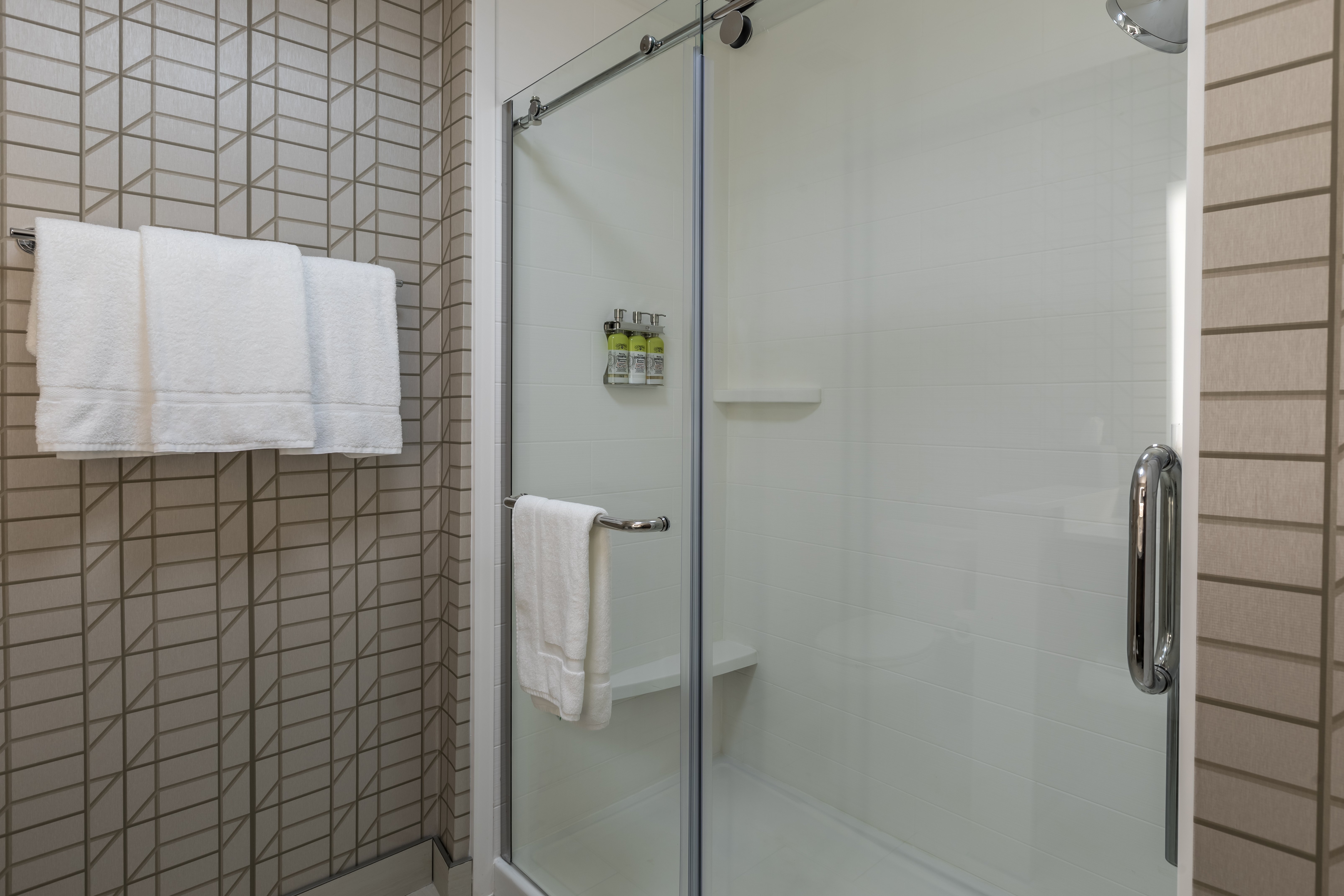 holiday inn express and suites gainesville lake lanier area