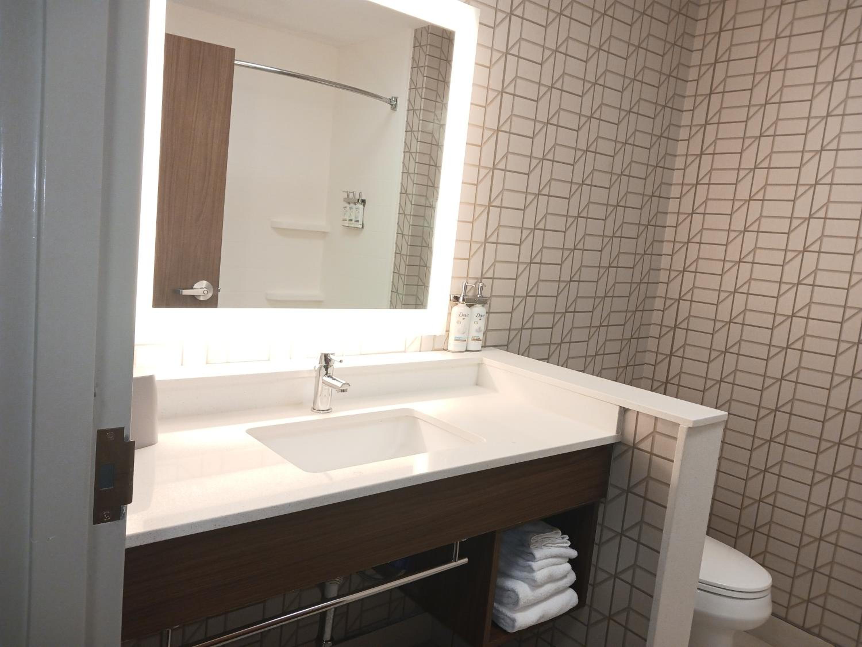 holiday inn express and suites gainesville lake lanier area