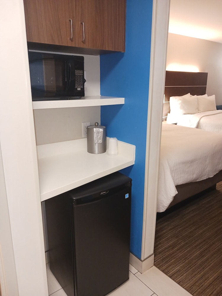 holiday inn express and suites gainesville lake lanier area
