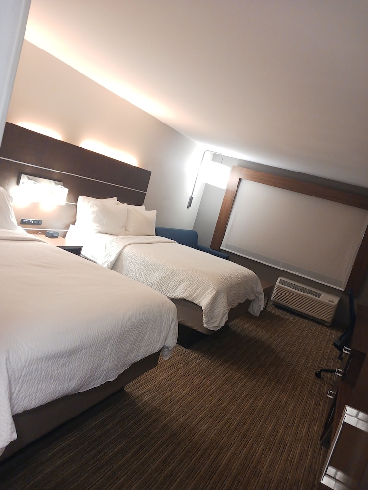 holiday inn express and suites gainesville lake lanier area