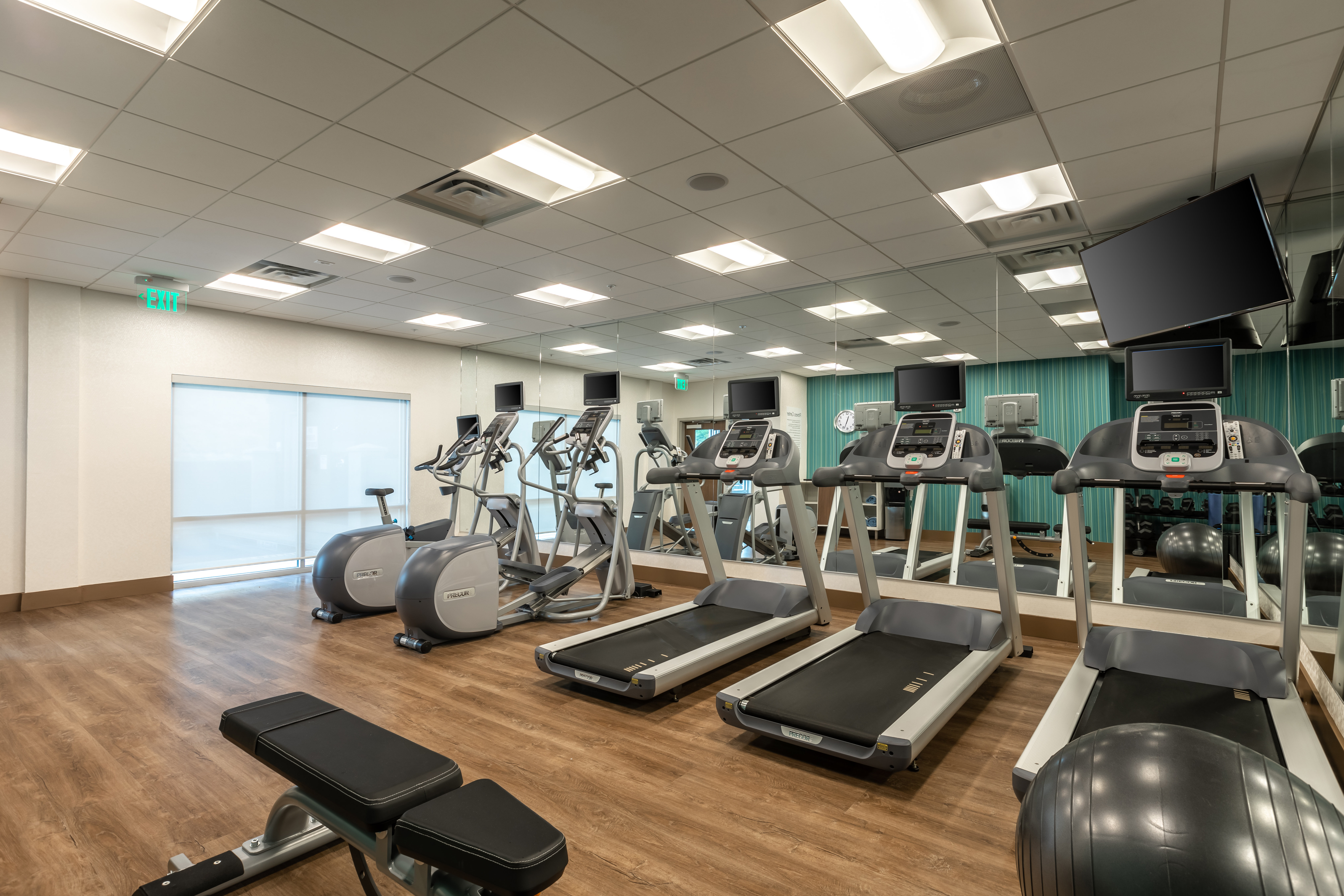 holiday inn express and suites gainesville lake lanier area