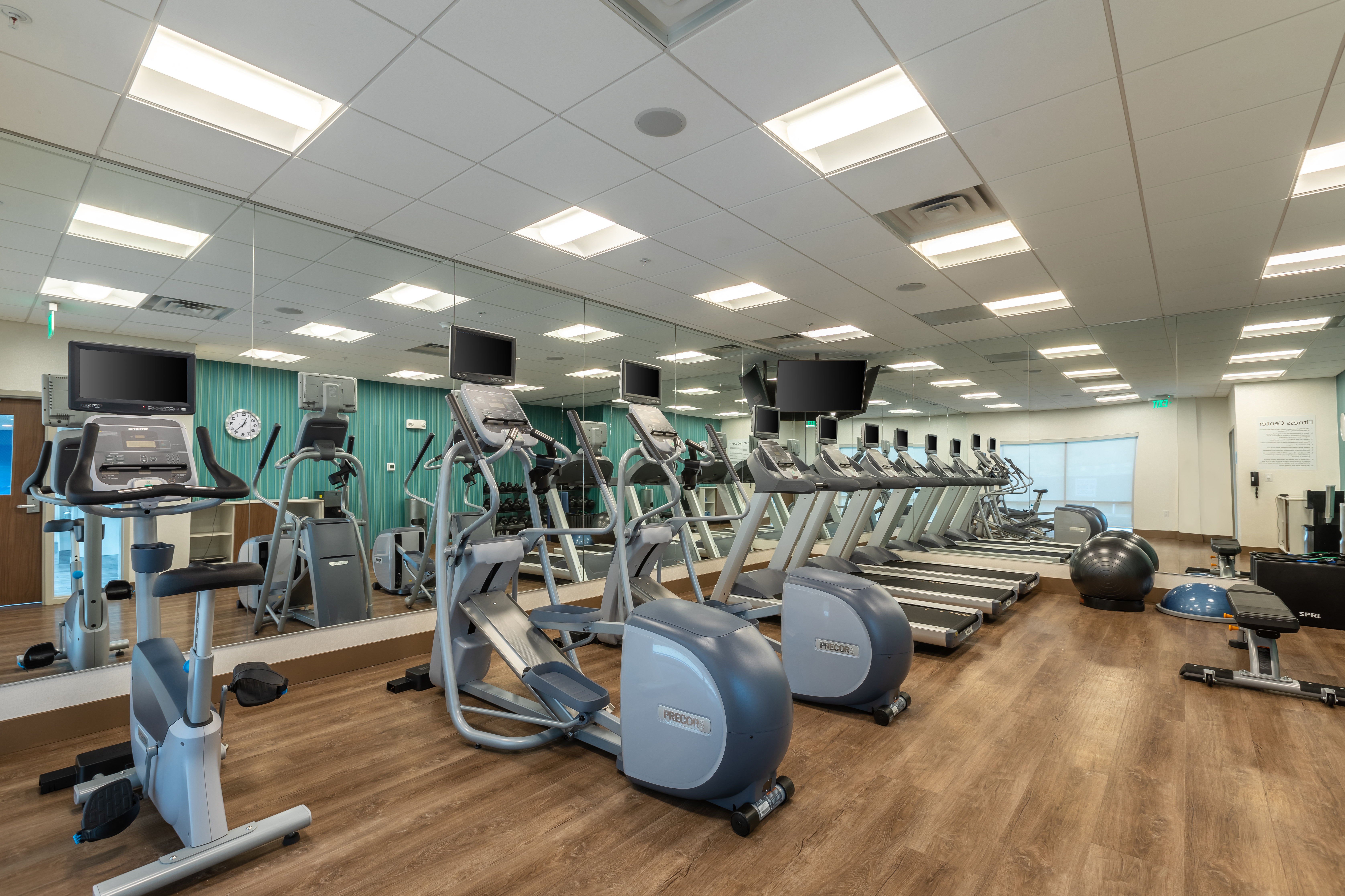 holiday inn express and suites gainesville lake lanier area