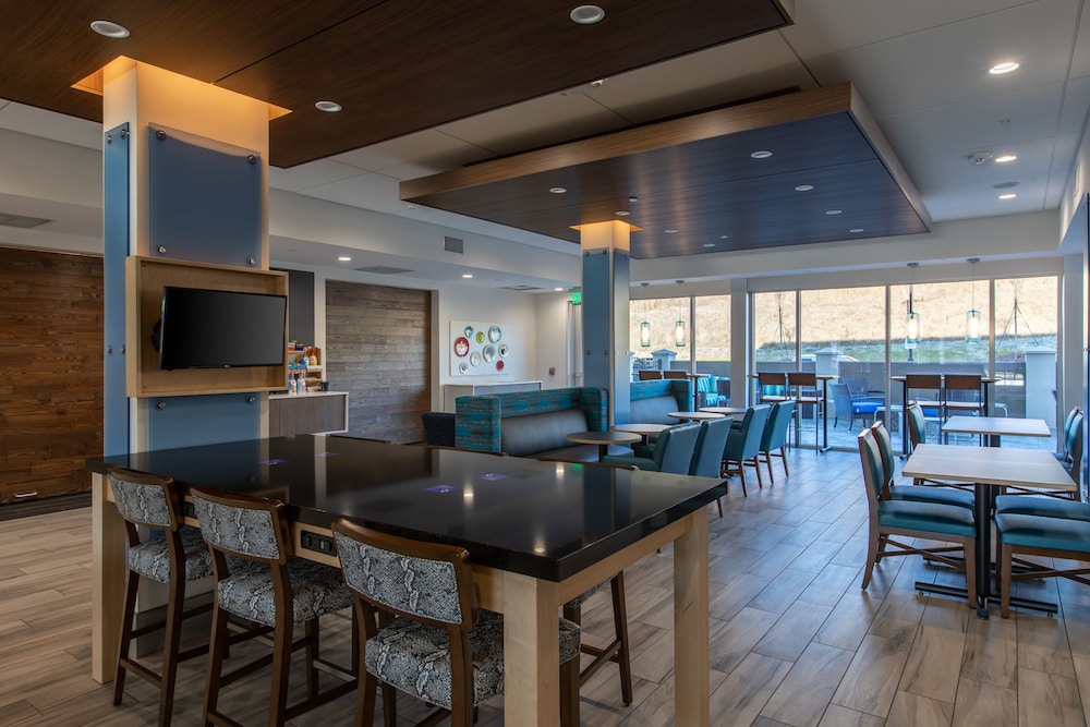 holiday inn express and suites gainesville lake lanier area