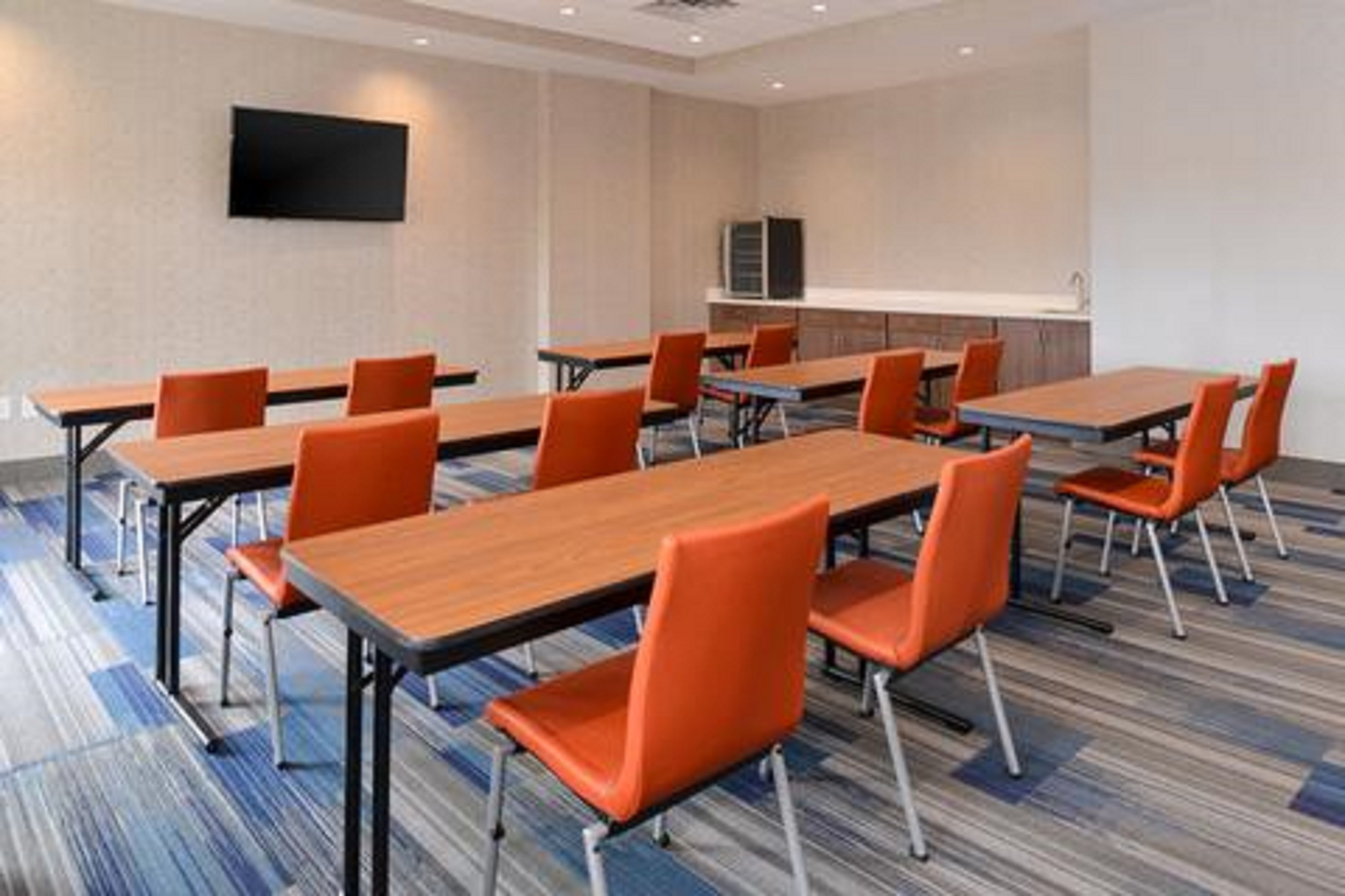 holiday inn express and suites gainesville lake lanier area