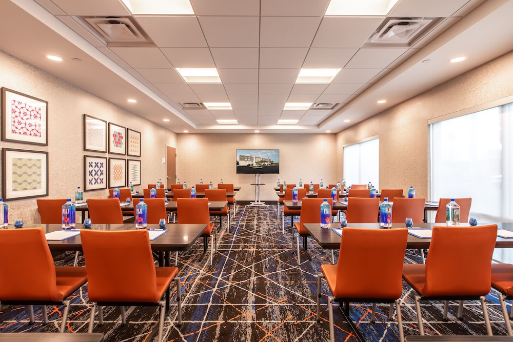 holiday inn express and suites gainesville lake lanier area