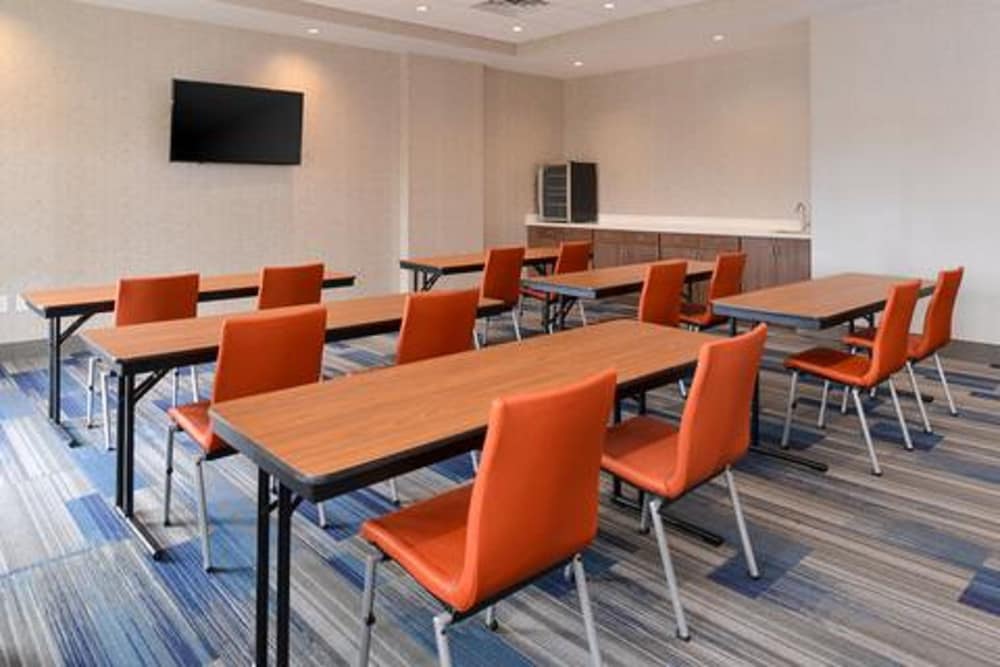 holiday inn express and suites gainesville lake lanier area