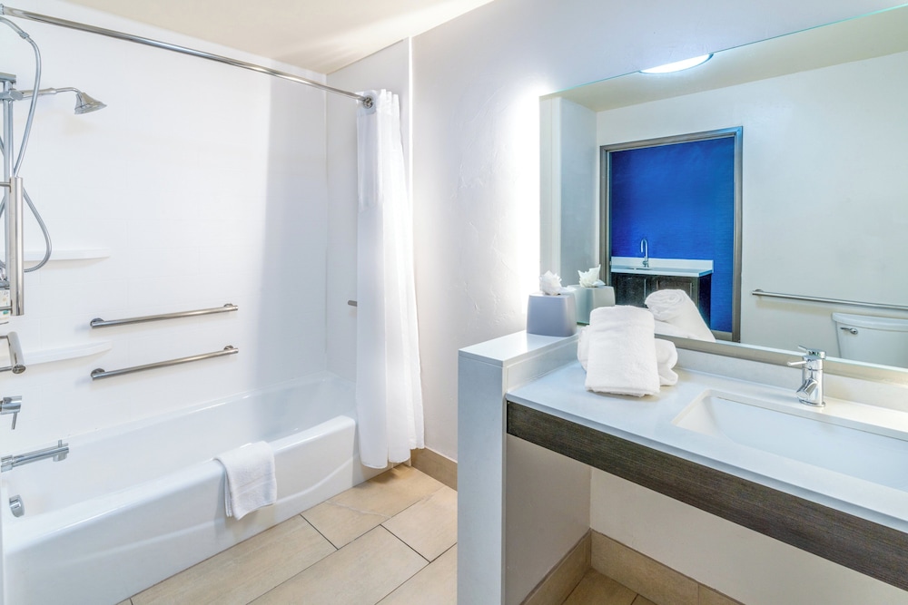 holiday inn express and suites colorado springs afa northgate