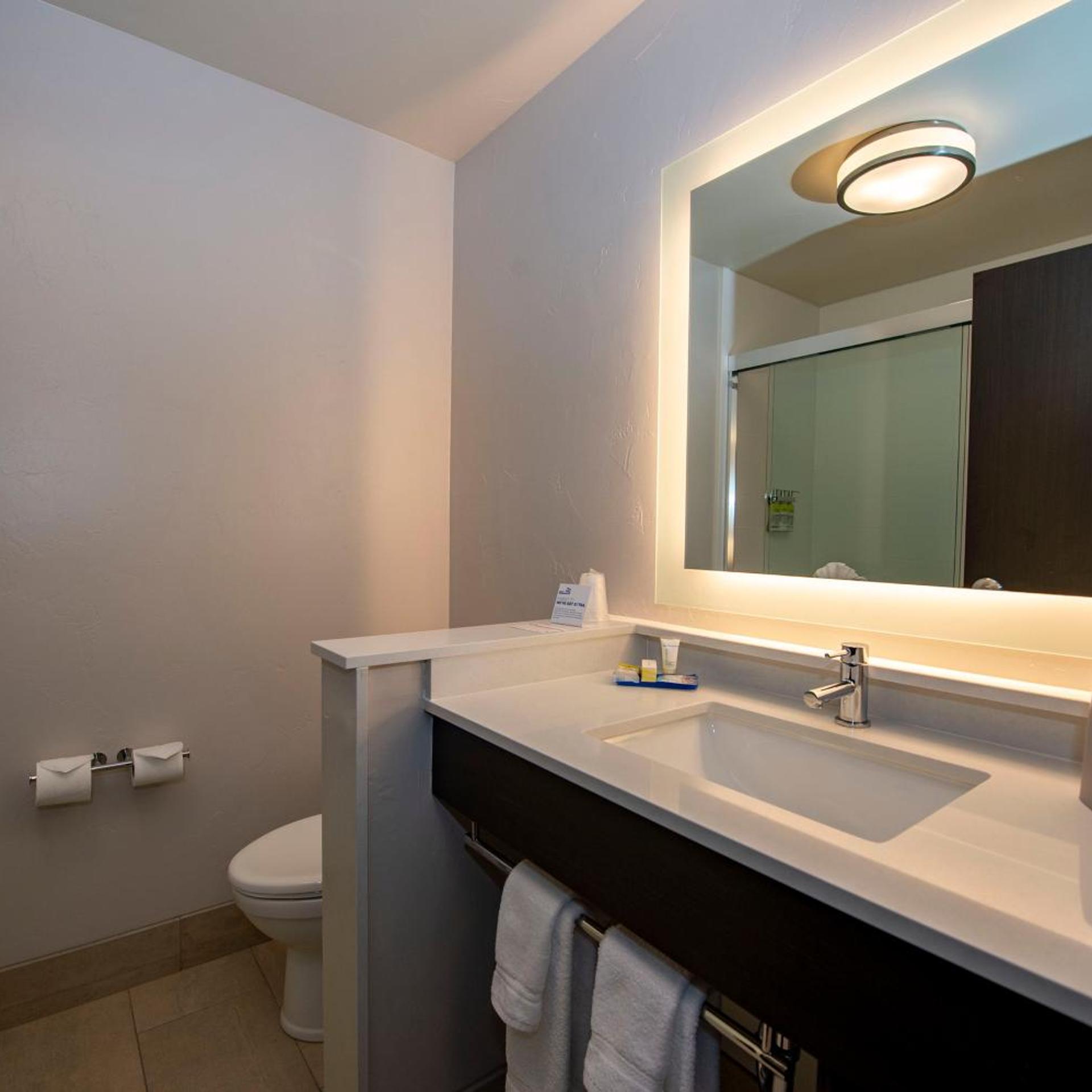 holiday inn express and suites colorado springs afa northgate
