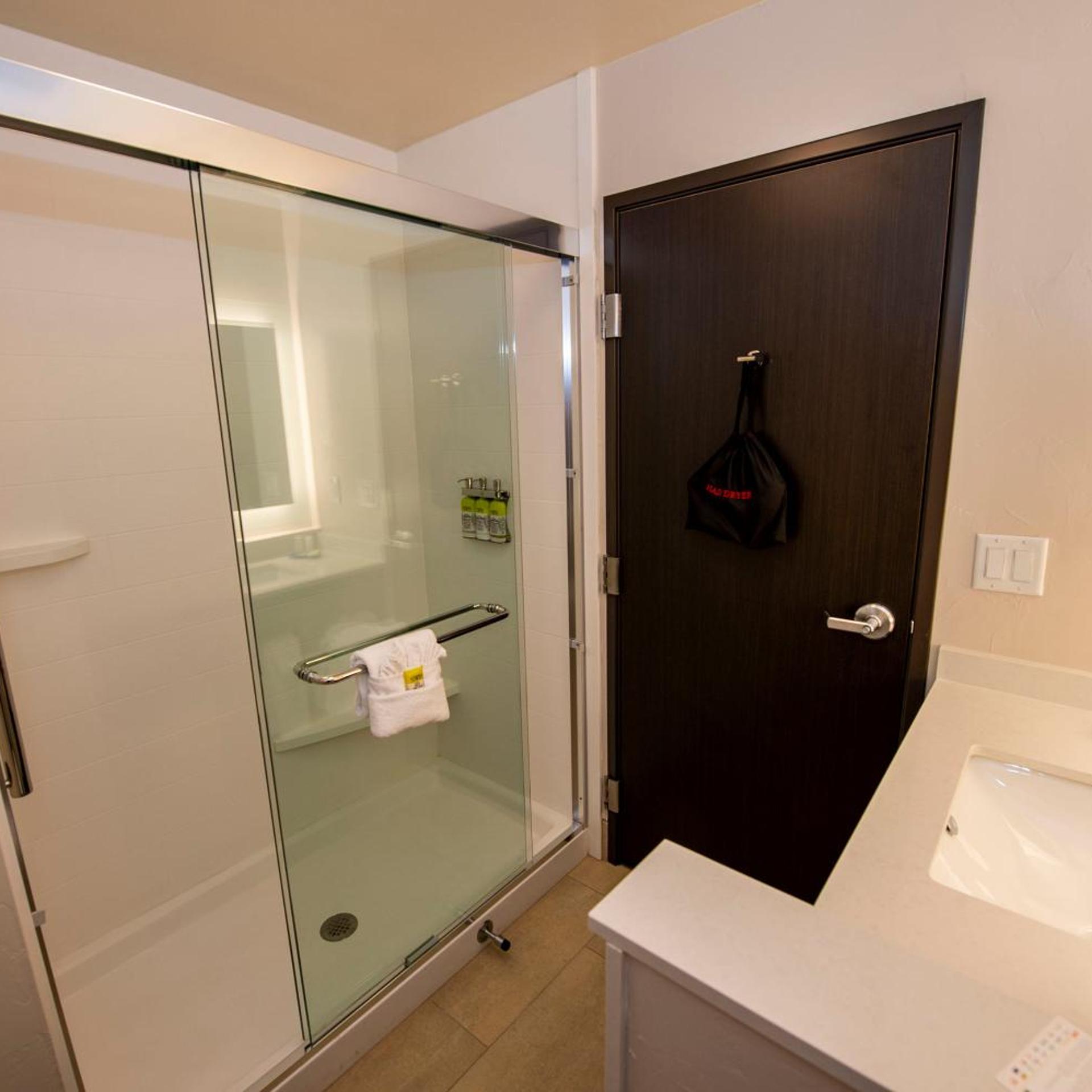 holiday inn express and suites colorado springs afa northgate