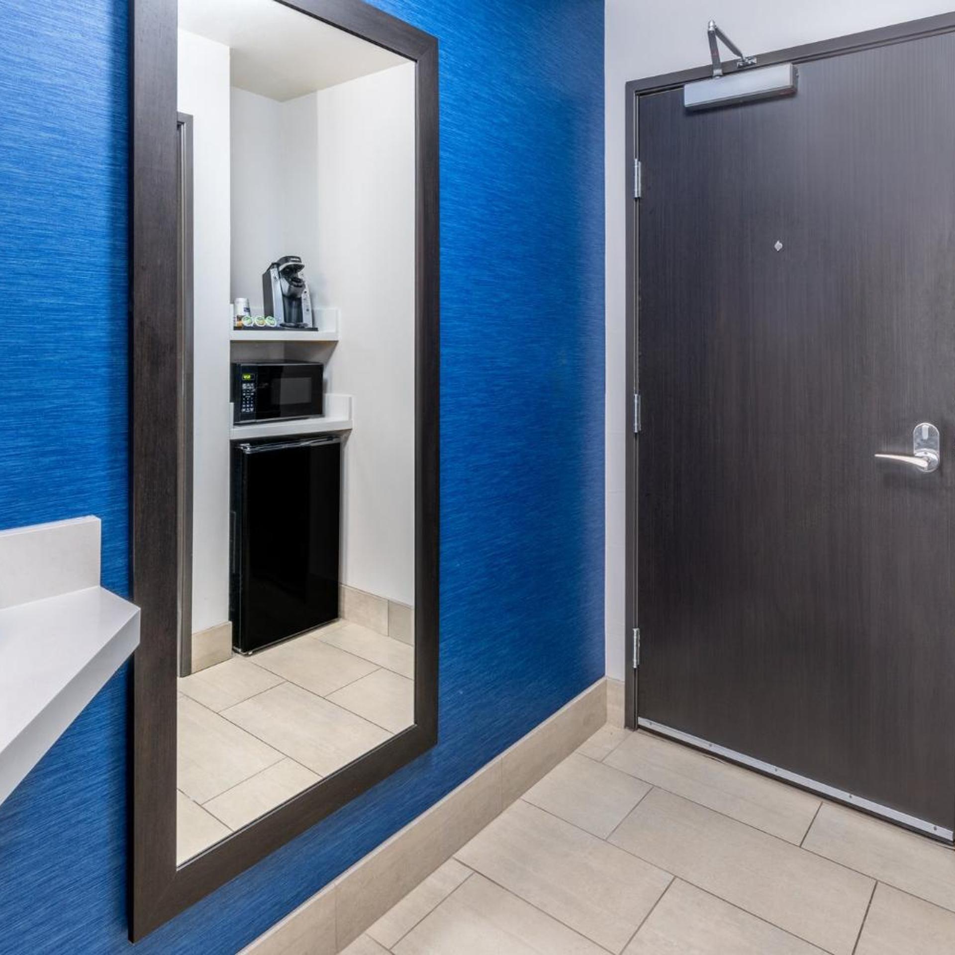 holiday inn express and suites colorado springs afa northgate