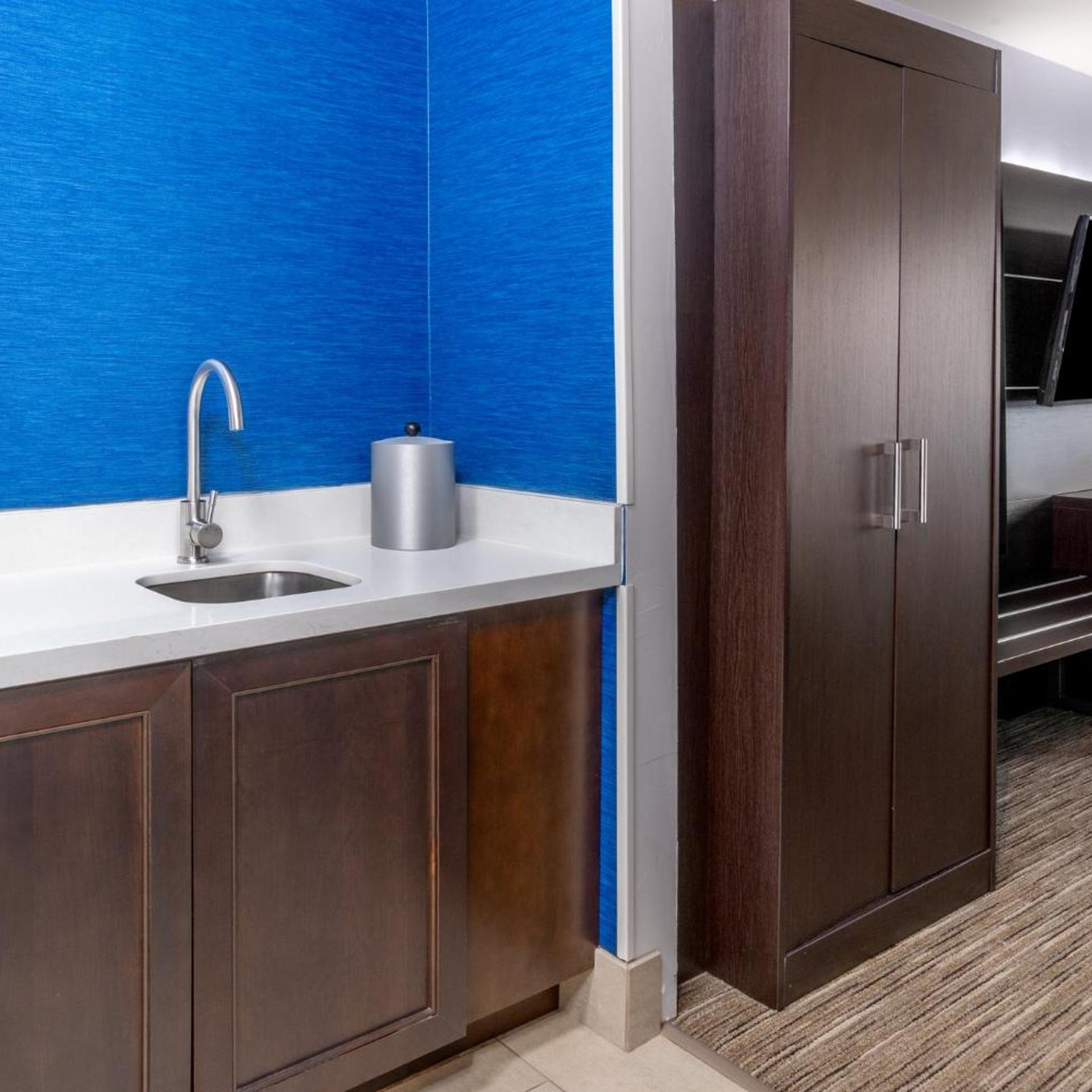 holiday inn express and suites colorado springs afa northgate