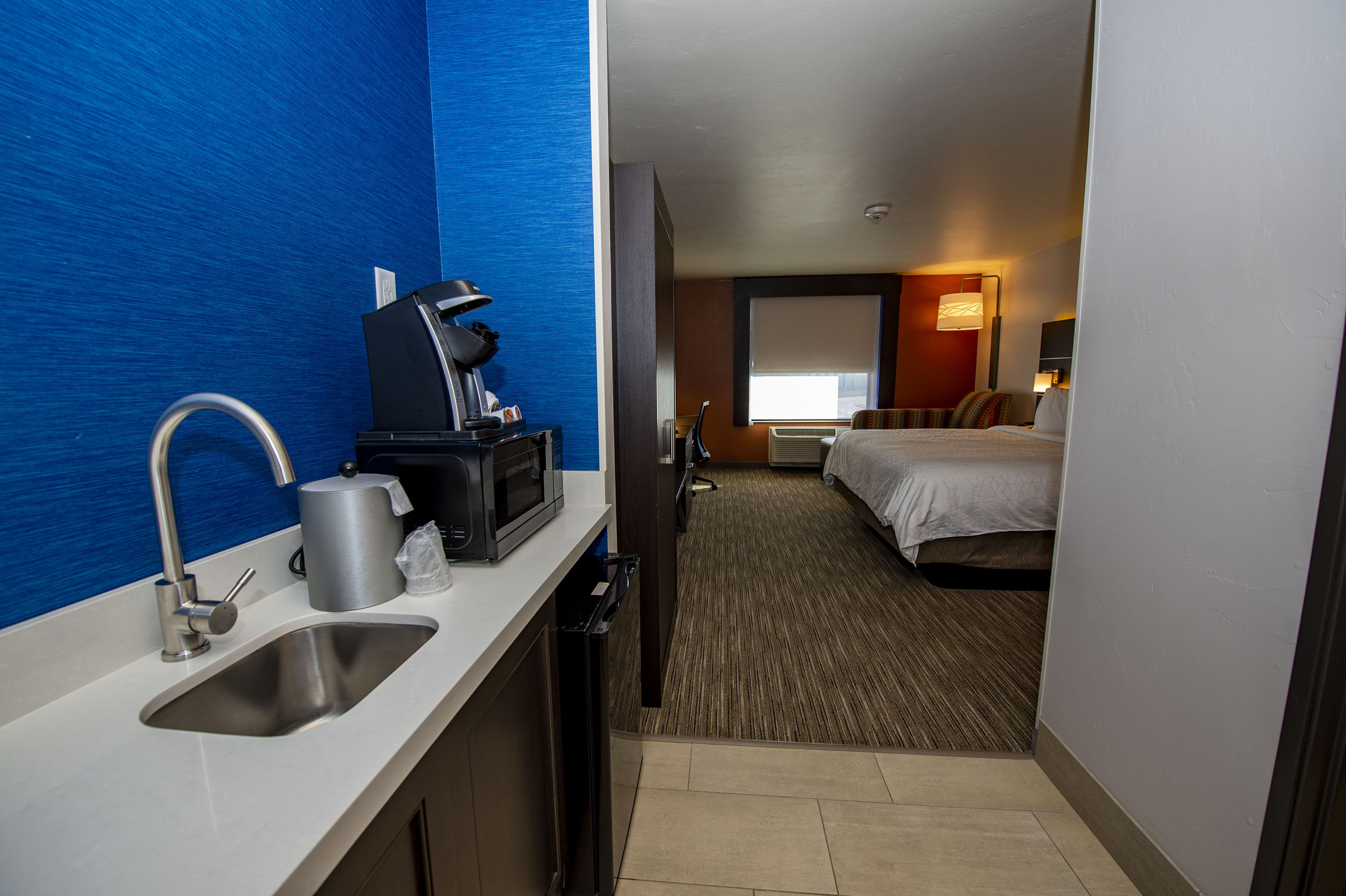 holiday inn express and suites colorado springs afa northgate