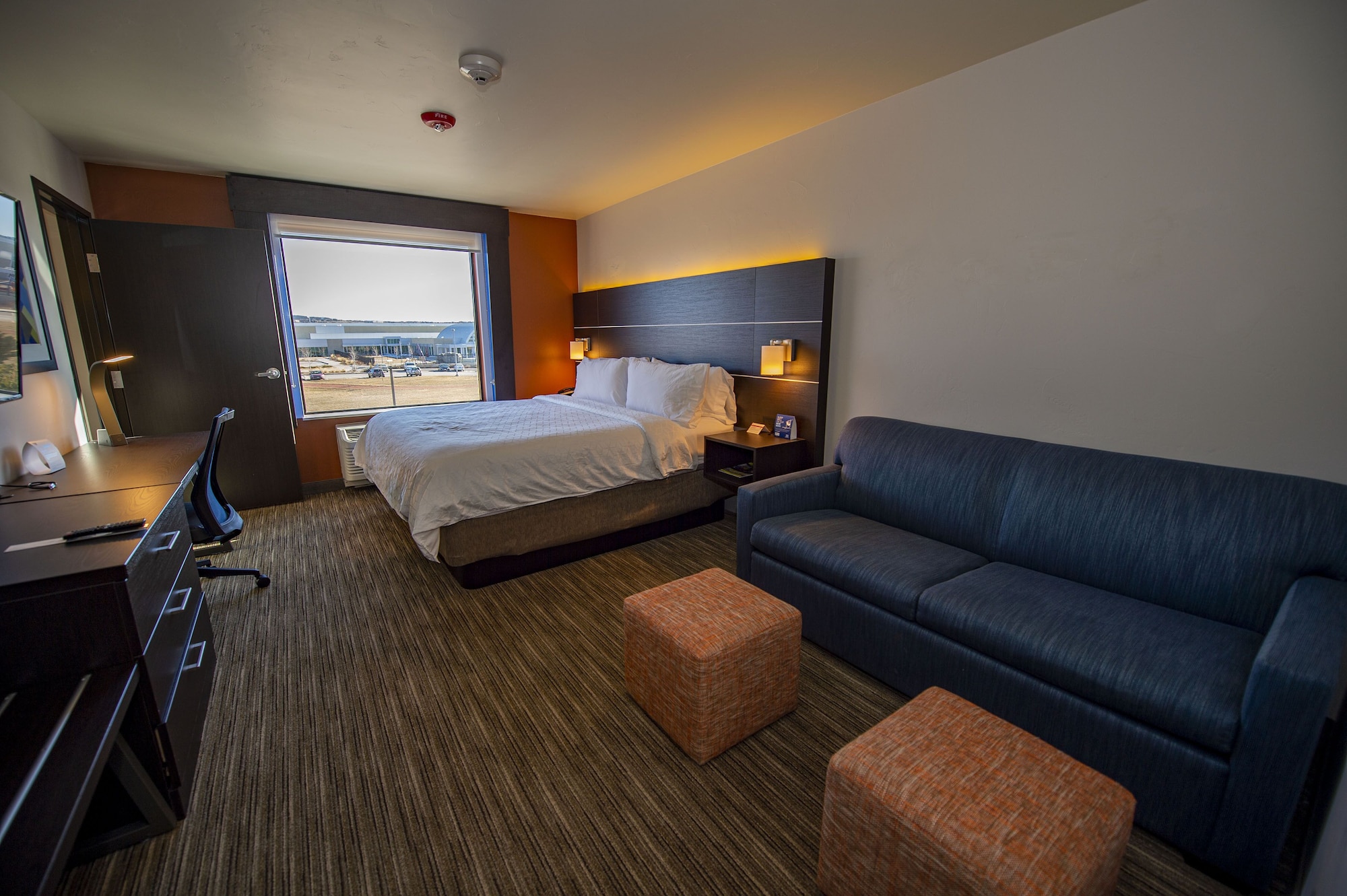 holiday inn express and suites colorado springs afa northgate