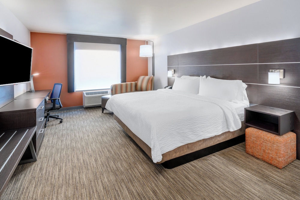 holiday inn express and suites colorado springs afa northgate