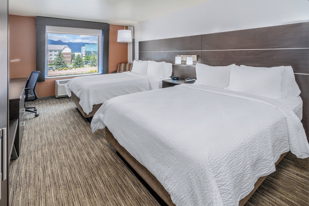holiday inn express and suites colorado springs afa northgate