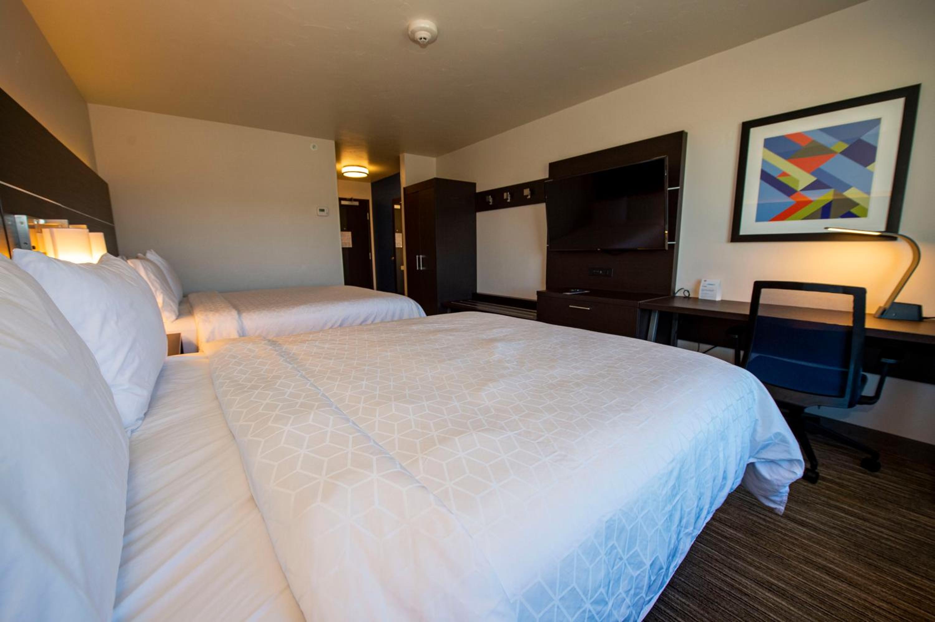 holiday inn express and suites colorado springs afa northgate