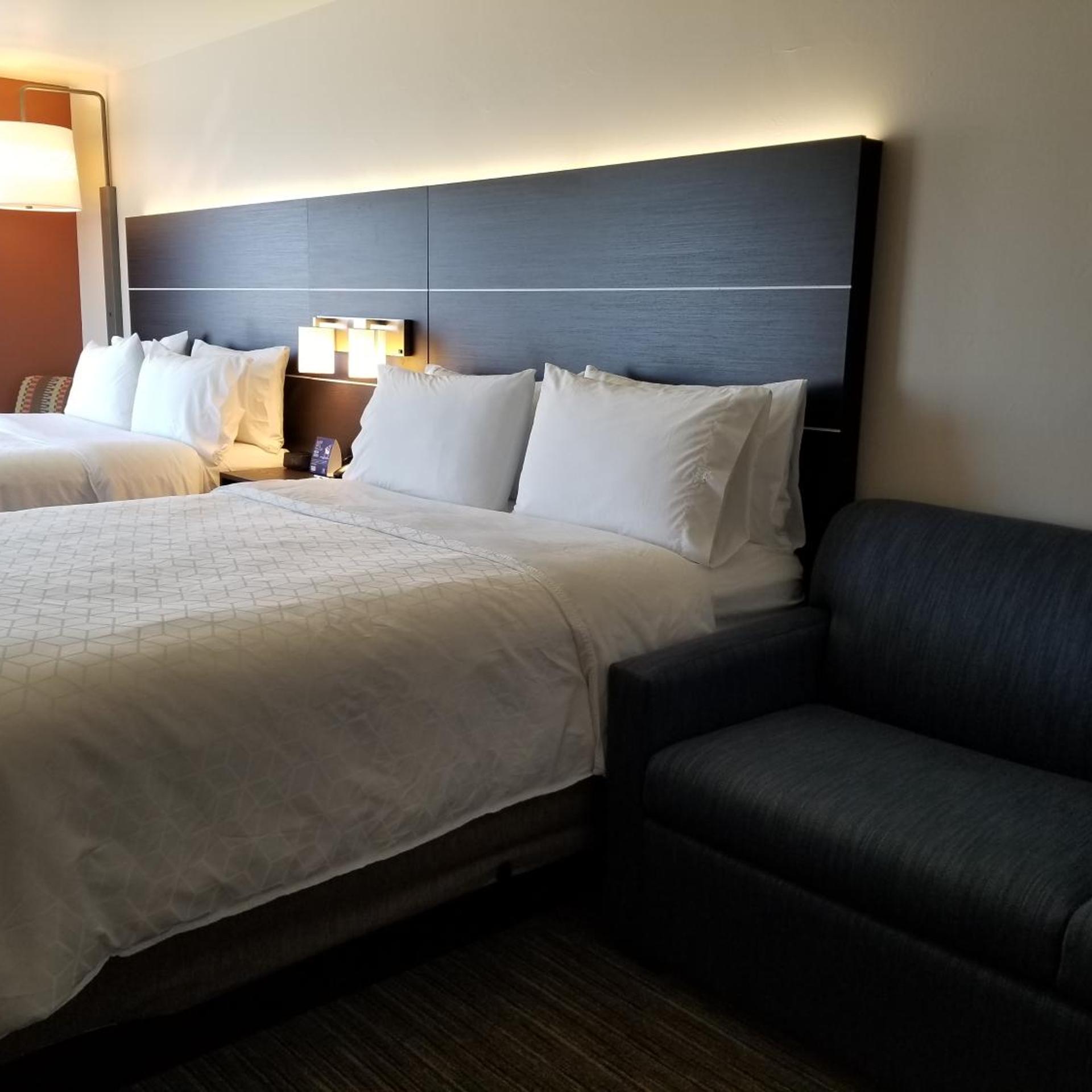 holiday inn express and suites colorado springs afa northgate