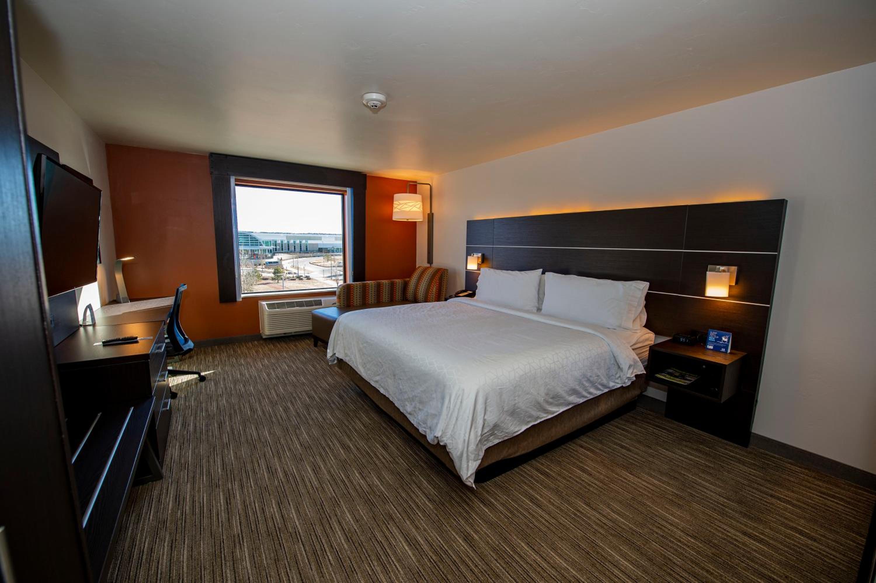 holiday inn express and suites colorado springs afa northgate