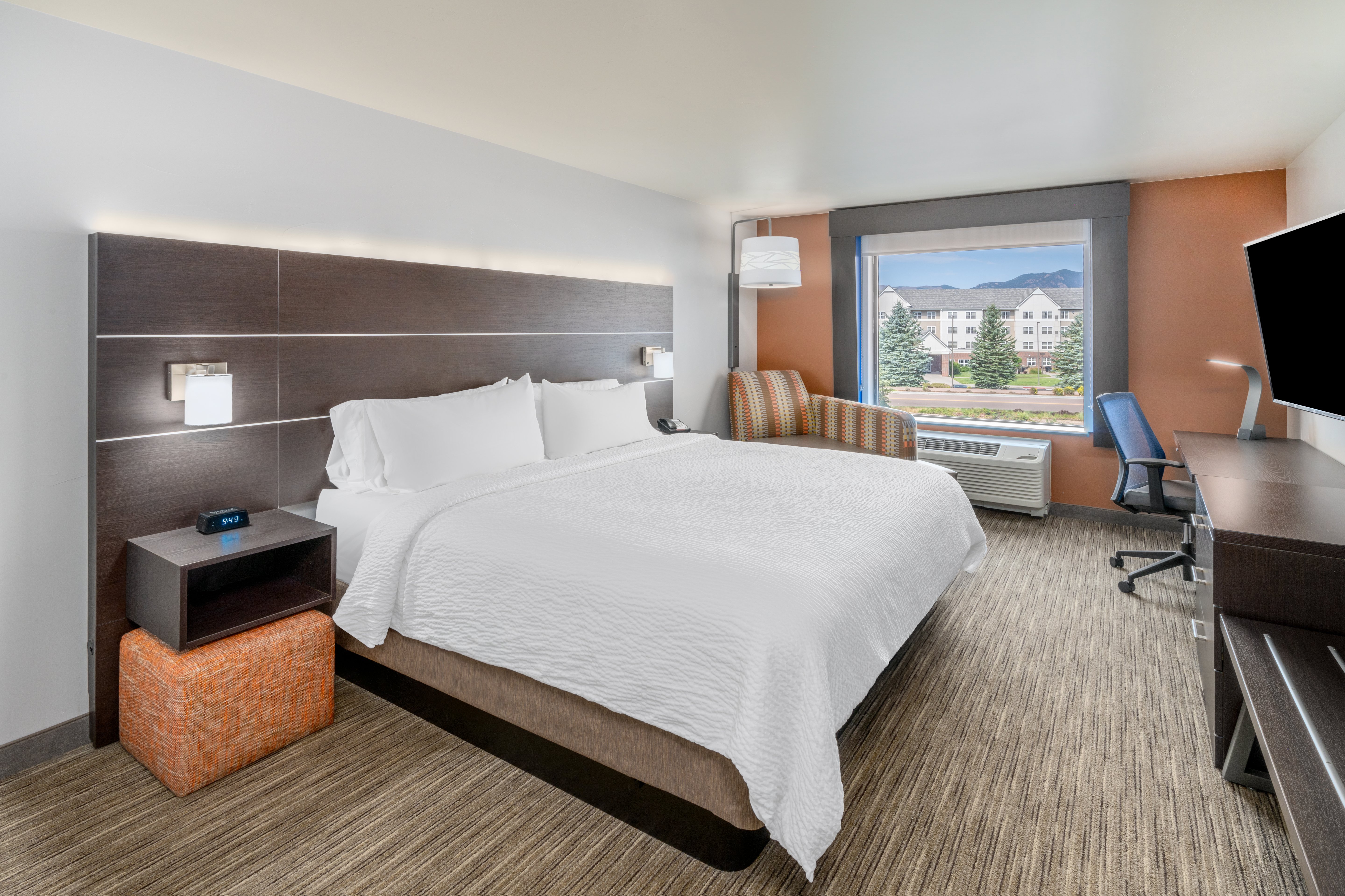holiday inn express and suites colorado springs afa northgate