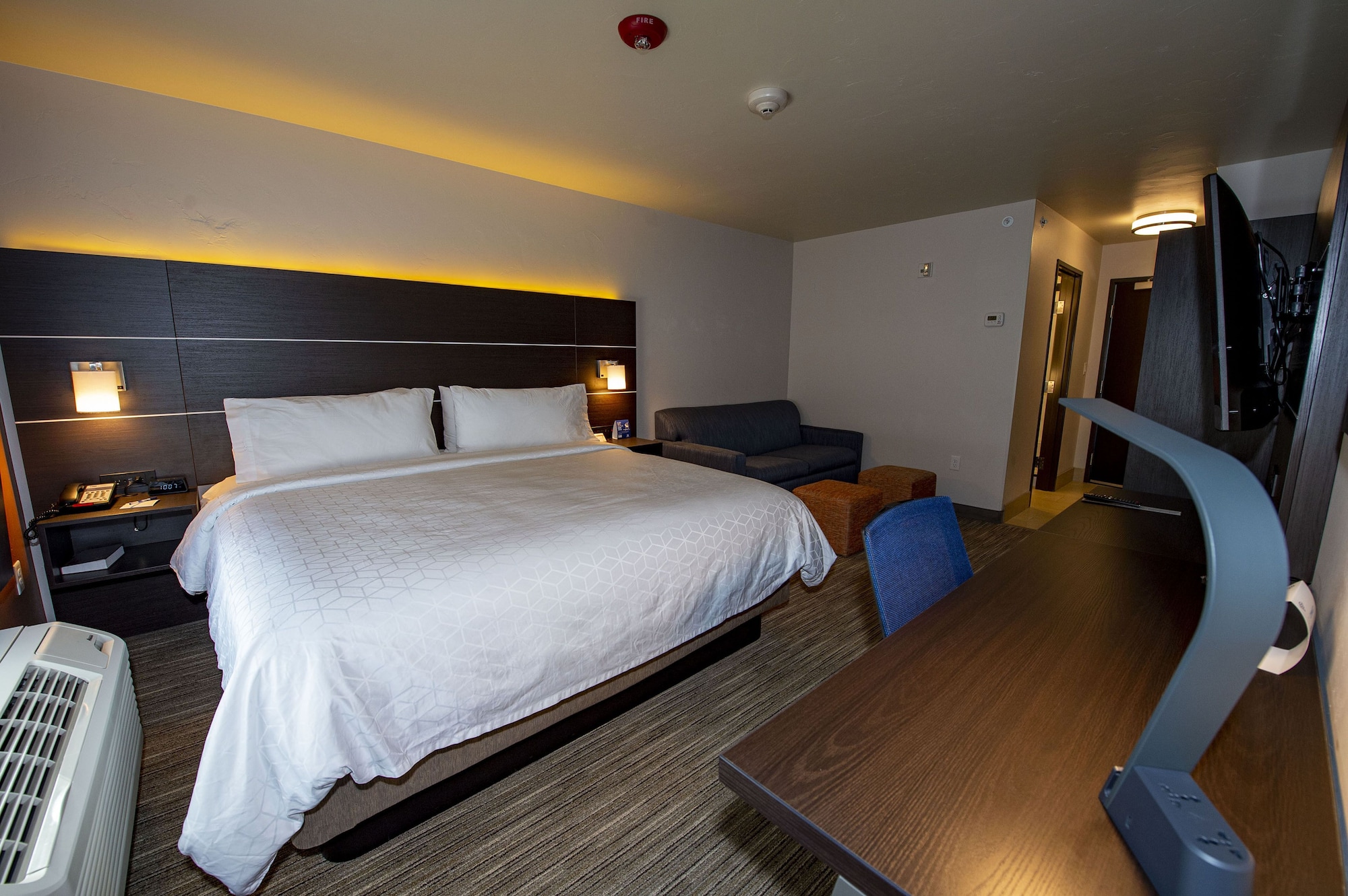 holiday inn express and suites colorado springs afa northgate