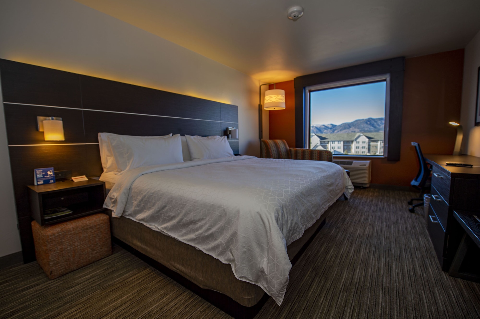 holiday inn express and suites colorado springs afa northgate