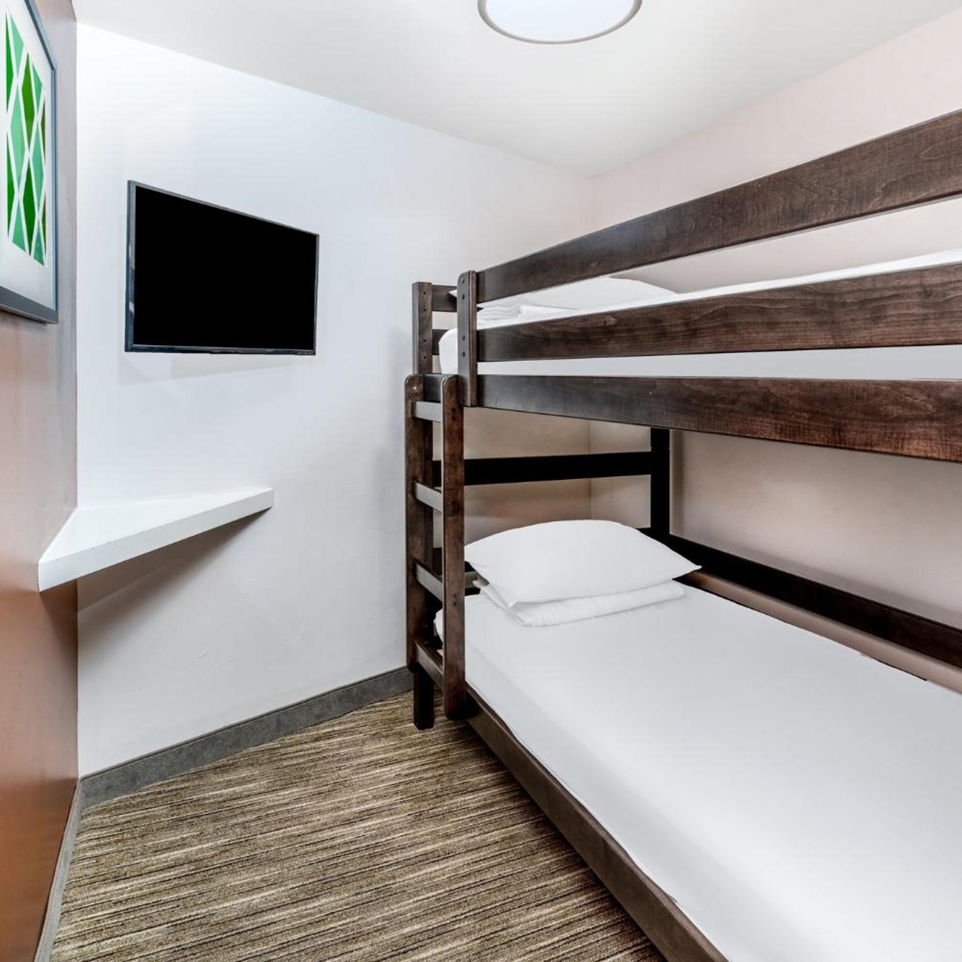 holiday inn express and suites colorado springs afa northgate