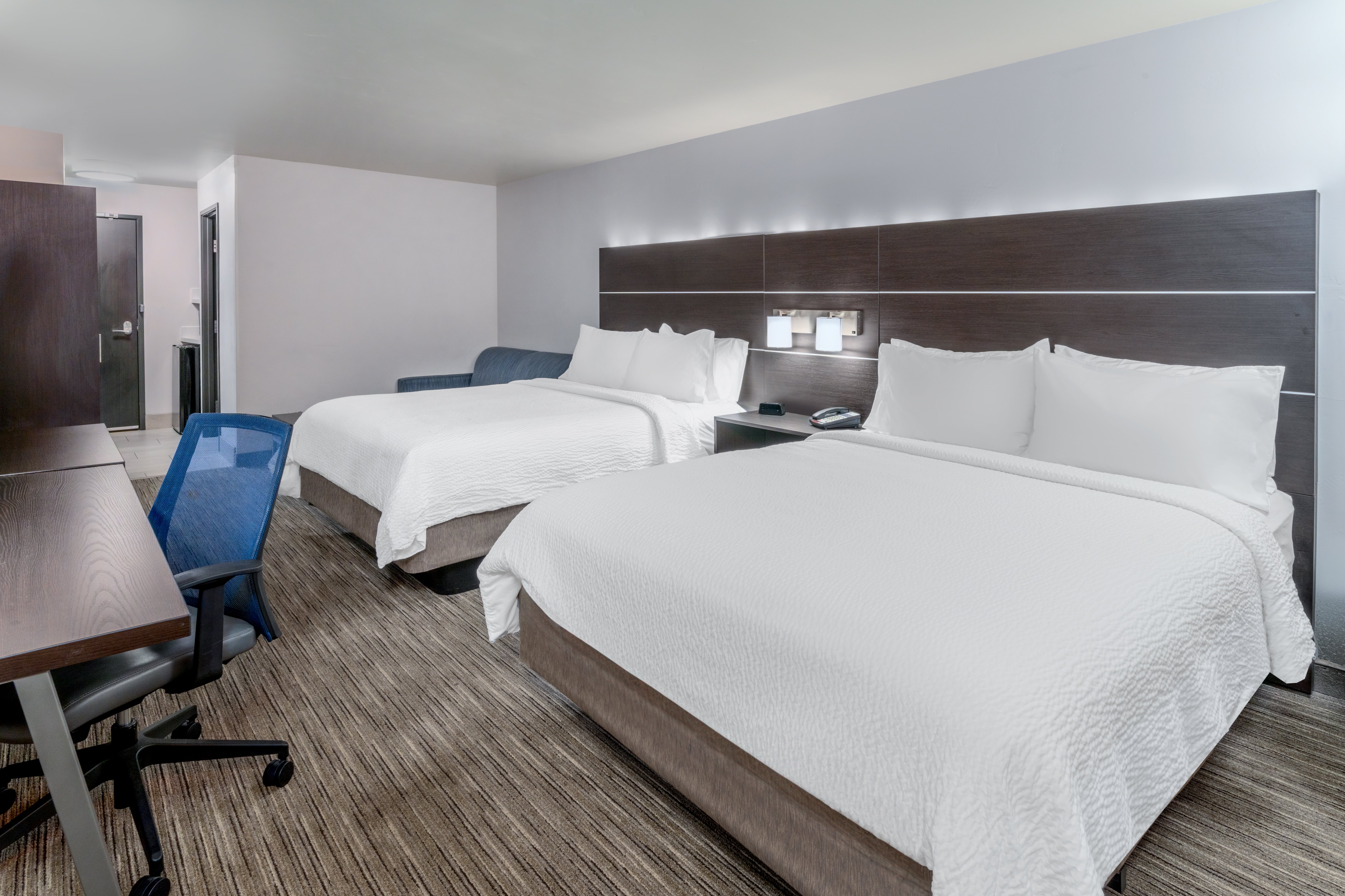 holiday inn express and suites colorado springs afa northgate