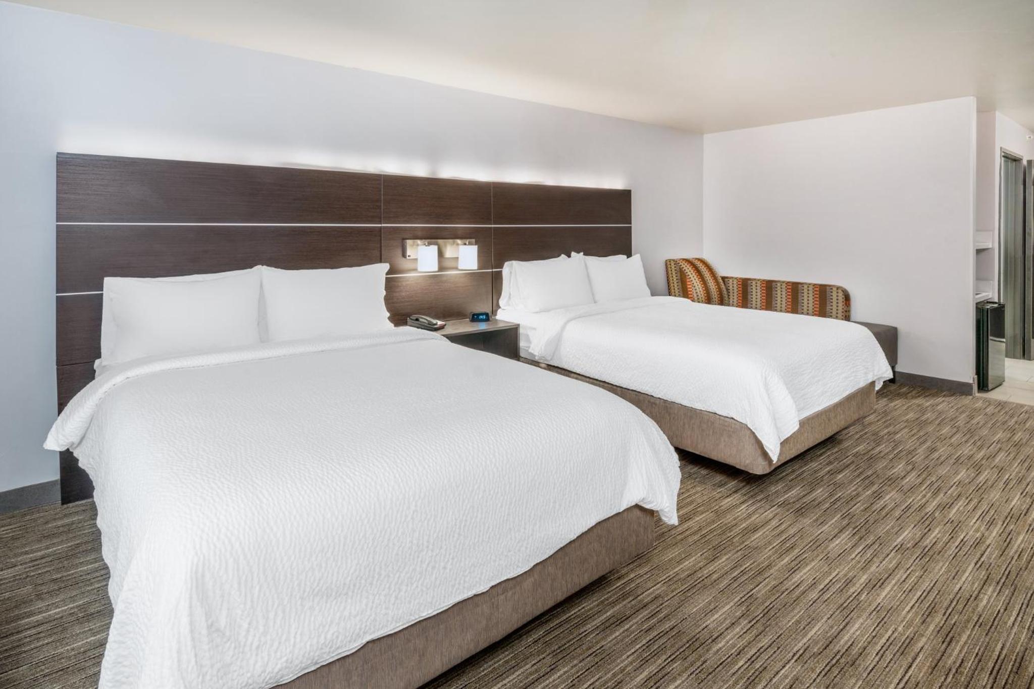 holiday inn express and suites colorado springs afa northgate
