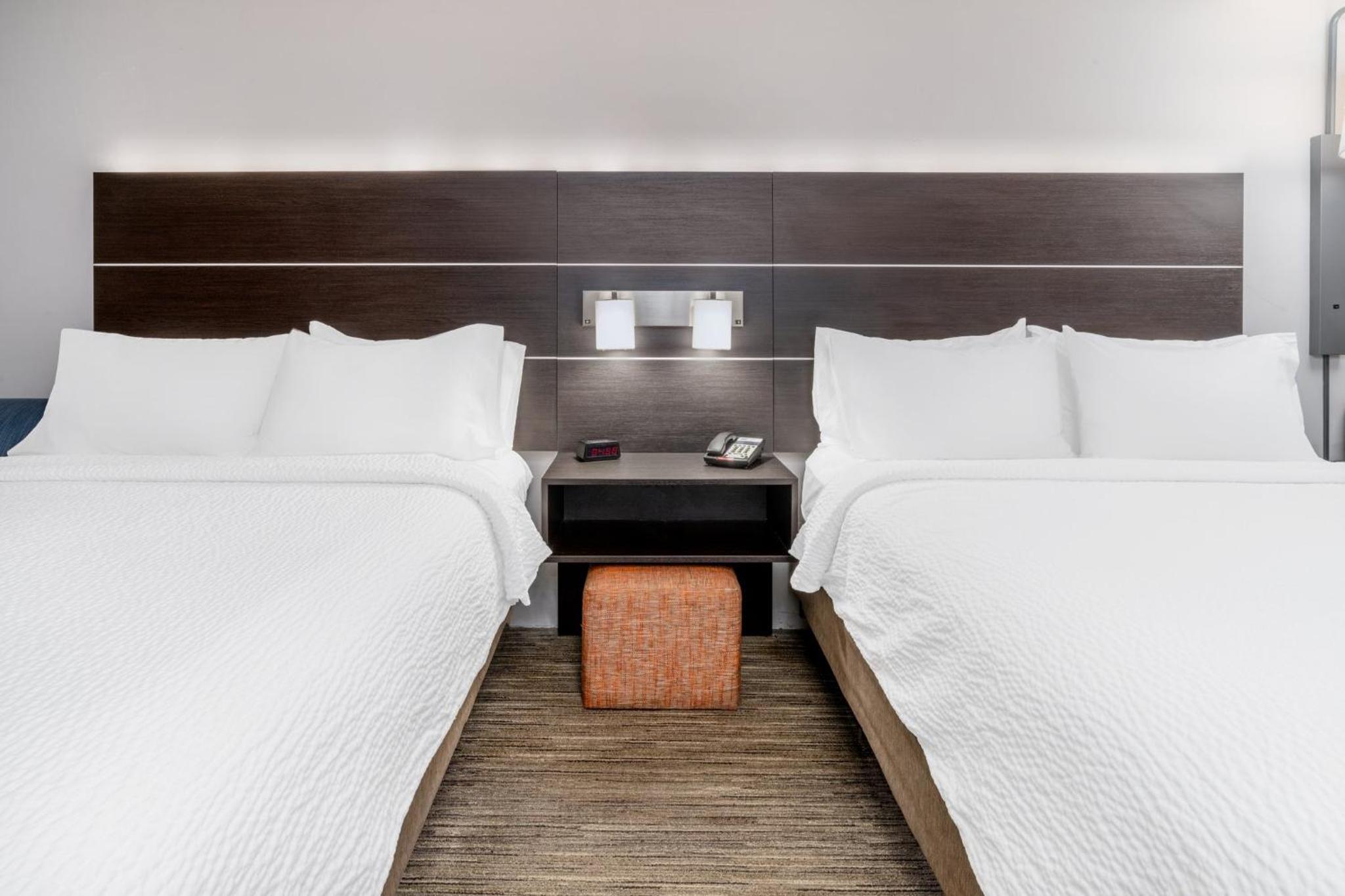 holiday inn express and suites colorado springs afa northgate