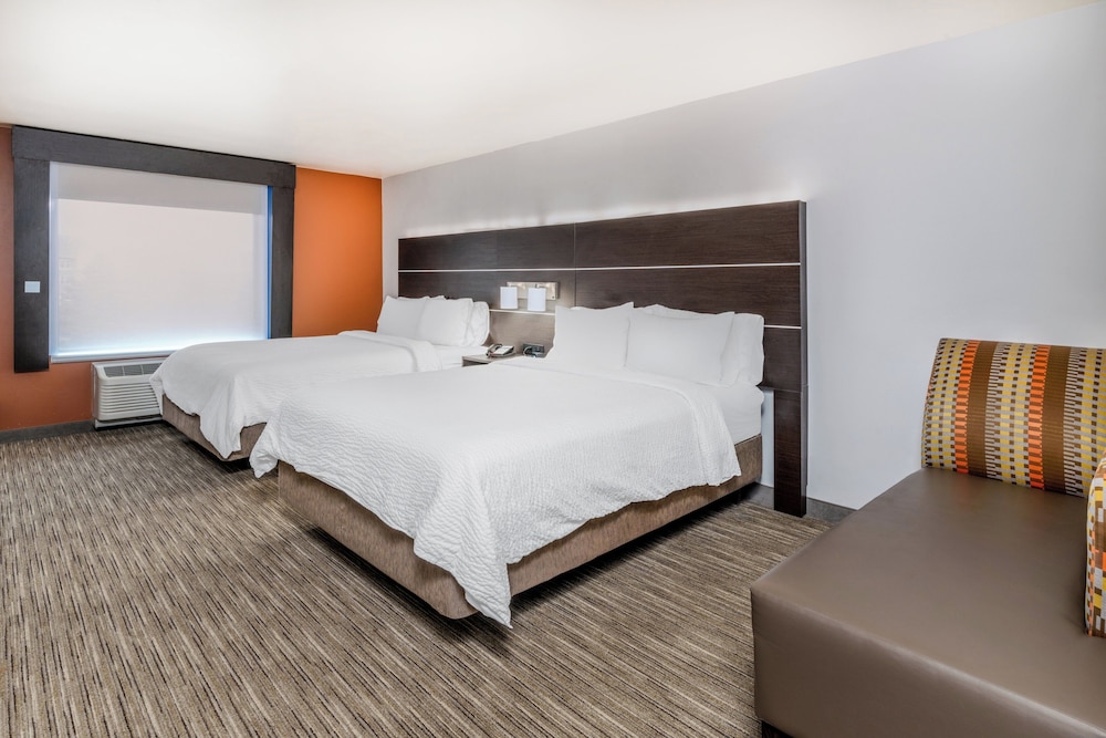 holiday inn express and suites colorado springs afa northgate