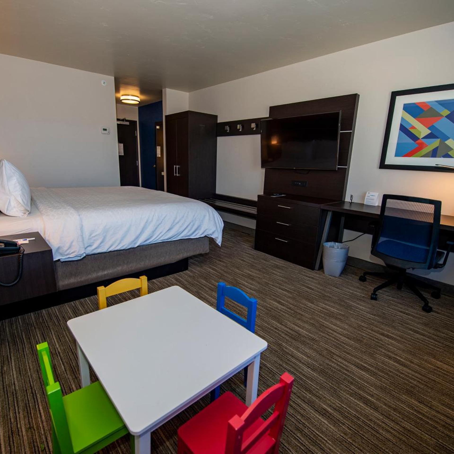 holiday inn express and suites colorado springs afa northgate