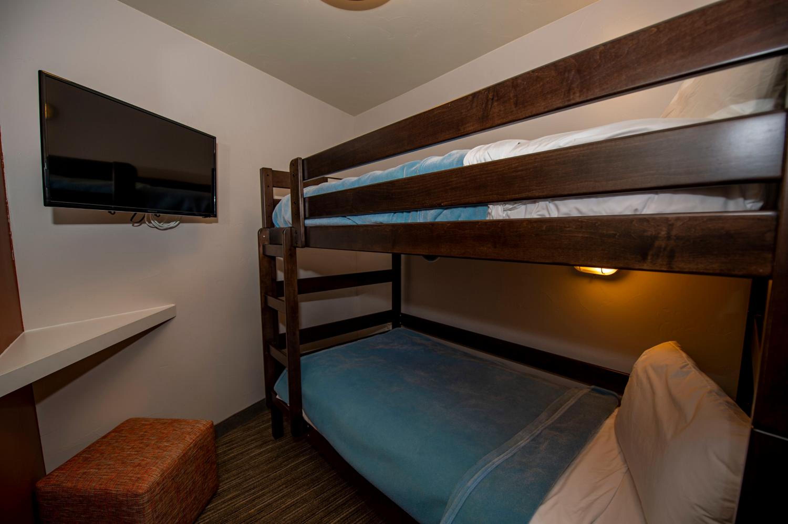 holiday inn express and suites colorado springs afa northgate