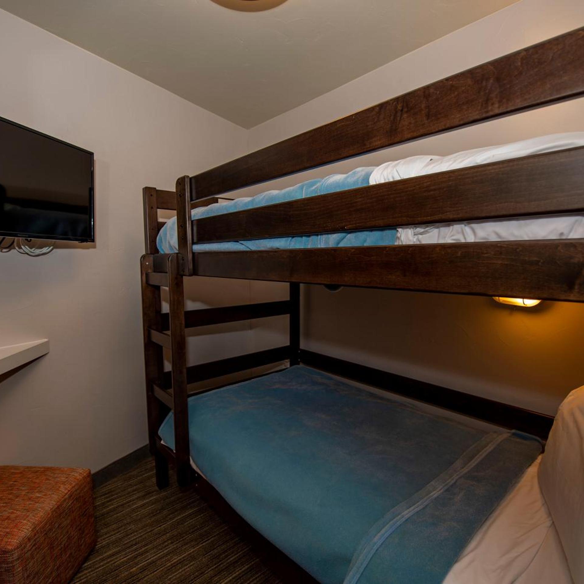 holiday inn express and suites colorado springs afa northgate